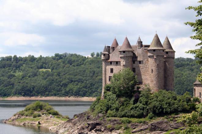La pierre à l’honneur : 10 châteaux à visiter en Auvergne !