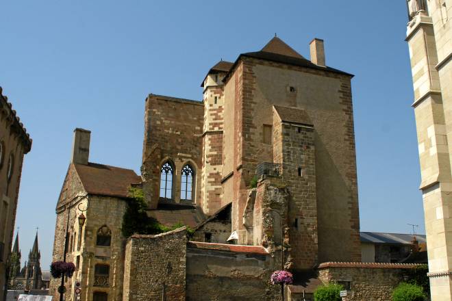 Le donjon de la Mal-Coiffée, vestige médiéval de l’Allier aux lourds secrets