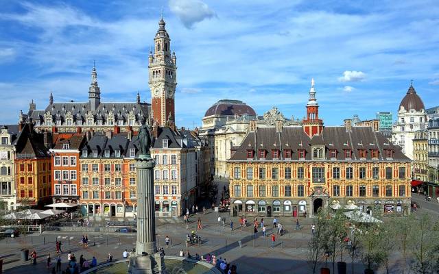 La Grand Place de Lille pavée… avec de la roche bretonne !